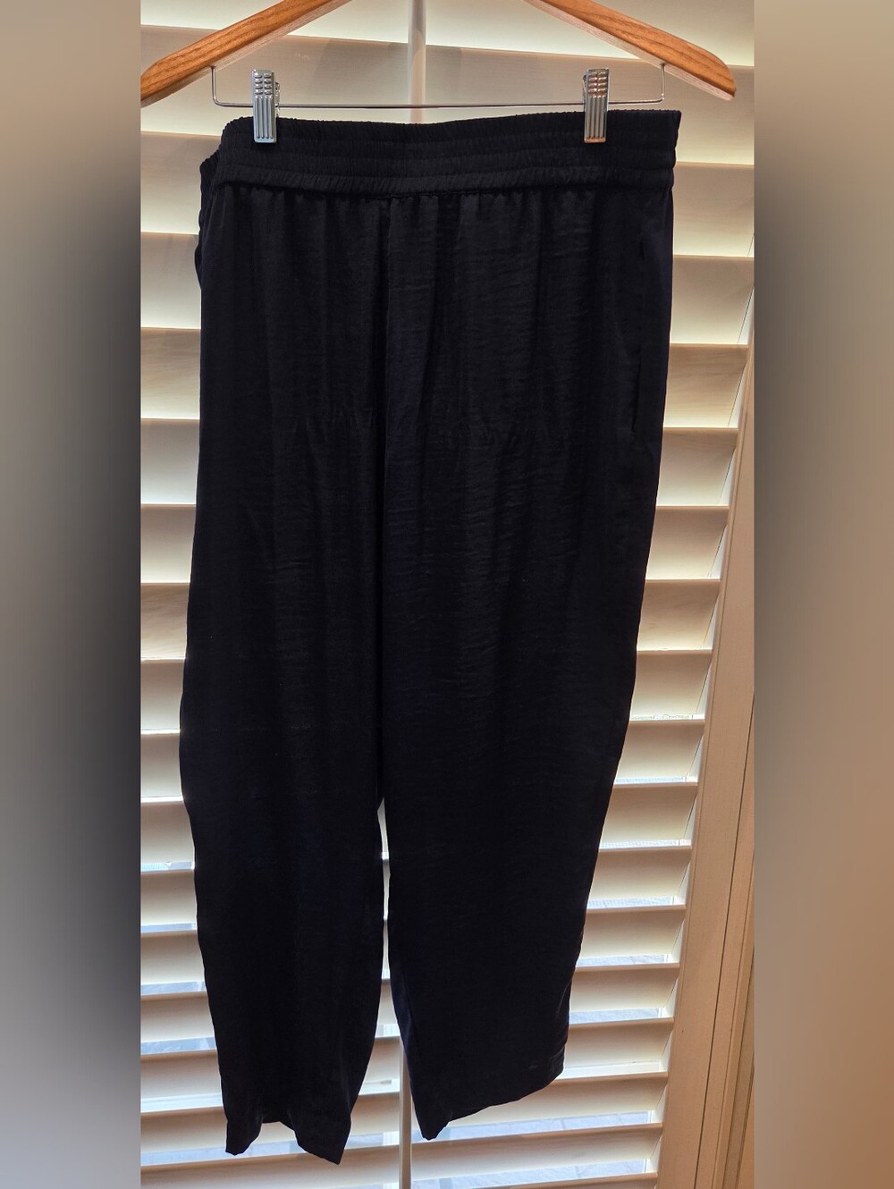 Vince Camuto Navy Silky Cropped Lounge Pants